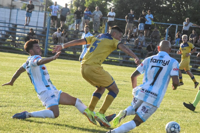 Ferro y Racing buscan dar un paso ms